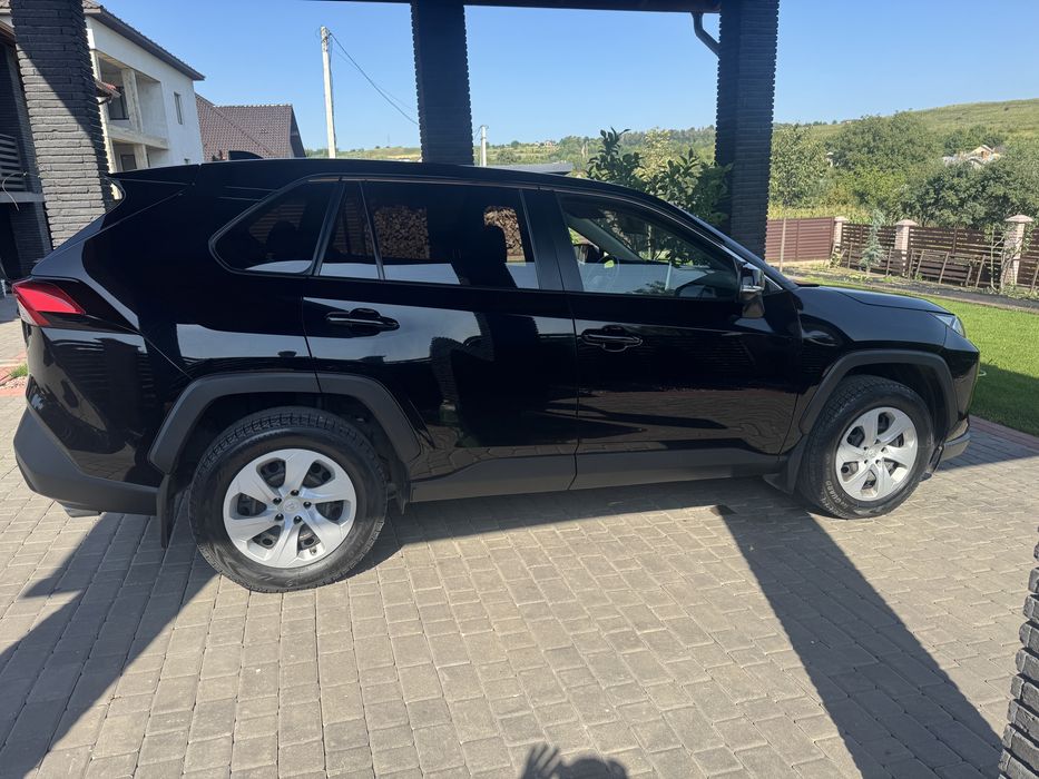Продається автомобіль Toyota Rav 4