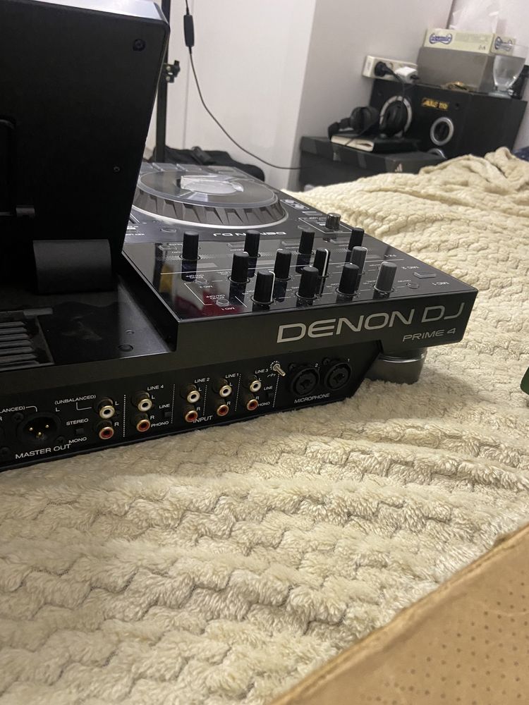 Denon Prime 4 z osłoną ekranu