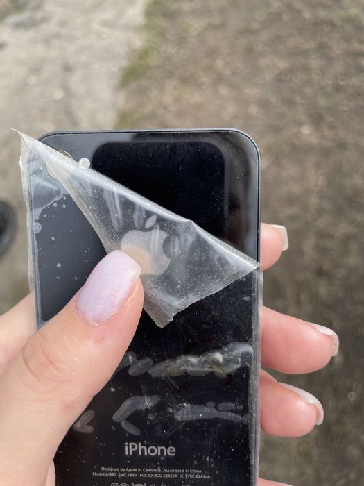 Продам новую заднюю панель стекло на айфон 4s
