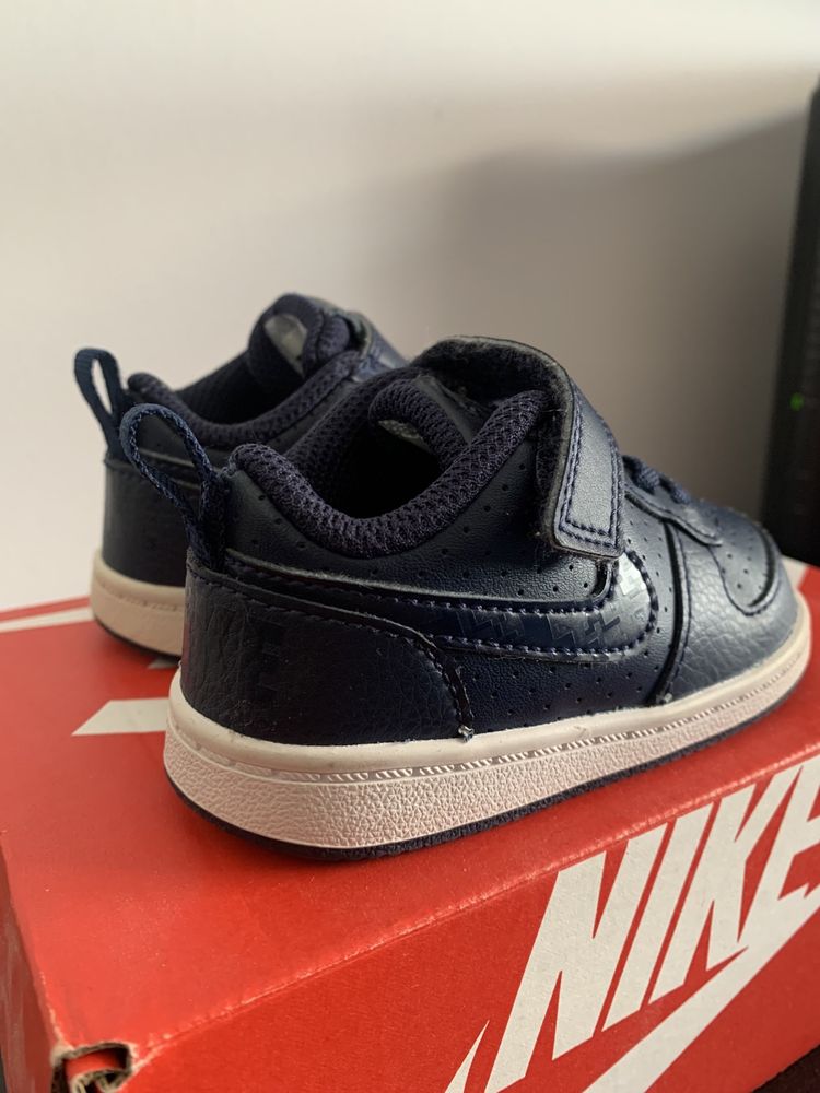 Tênis Nike (tamanho 19,5)