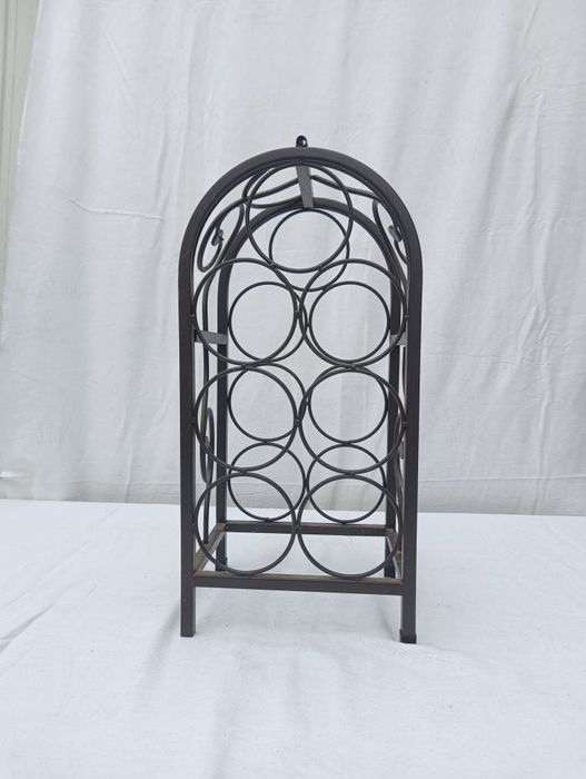 Stylowy stojak na wino