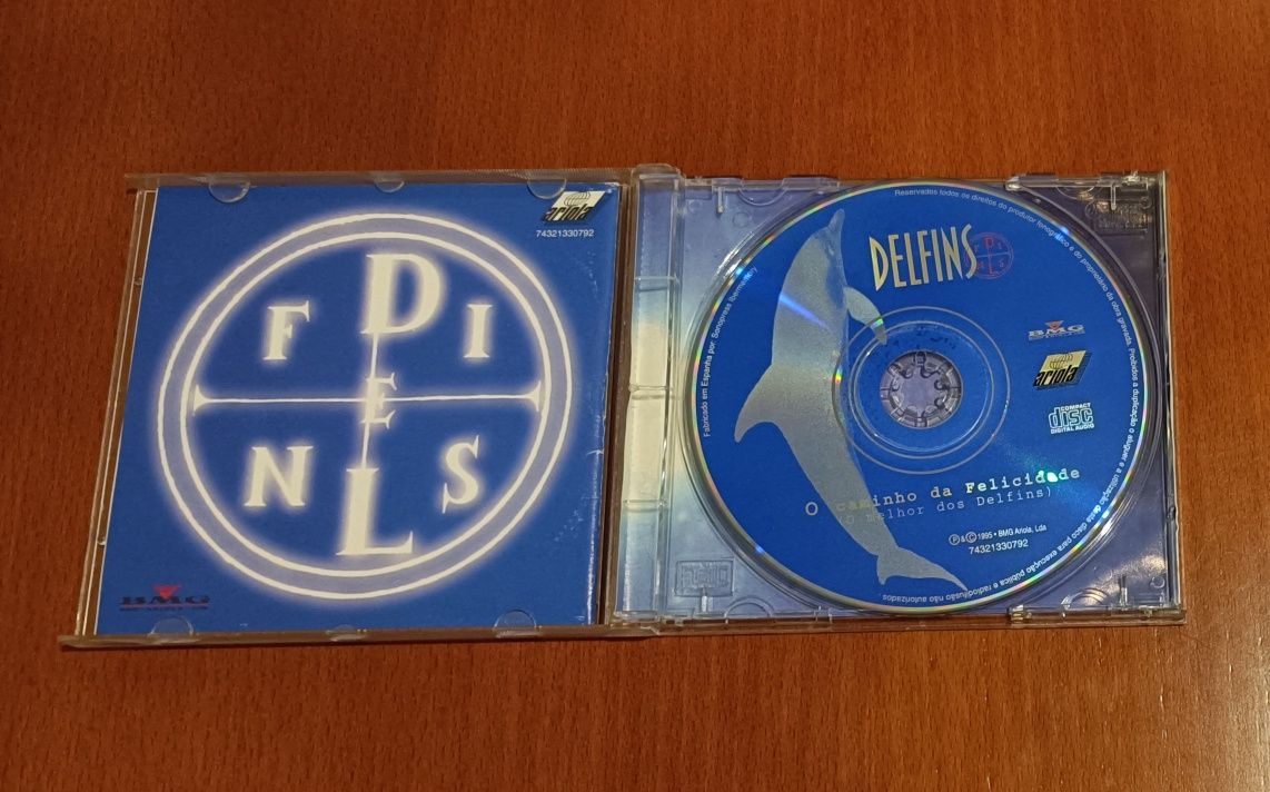 CDs de Limp Bizkit, Santana, Enigma, Mafalda Veiga e Delfins.