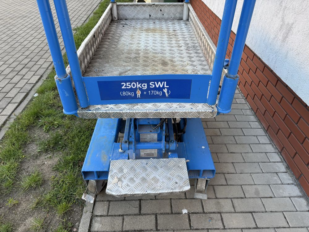Podnośnik osobowy masztowy podest ruchomy zwyżka Power Tower pionowy