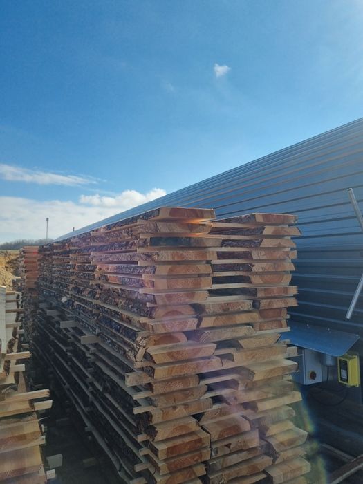 Tarcica sosnowa sucha (10-12%).