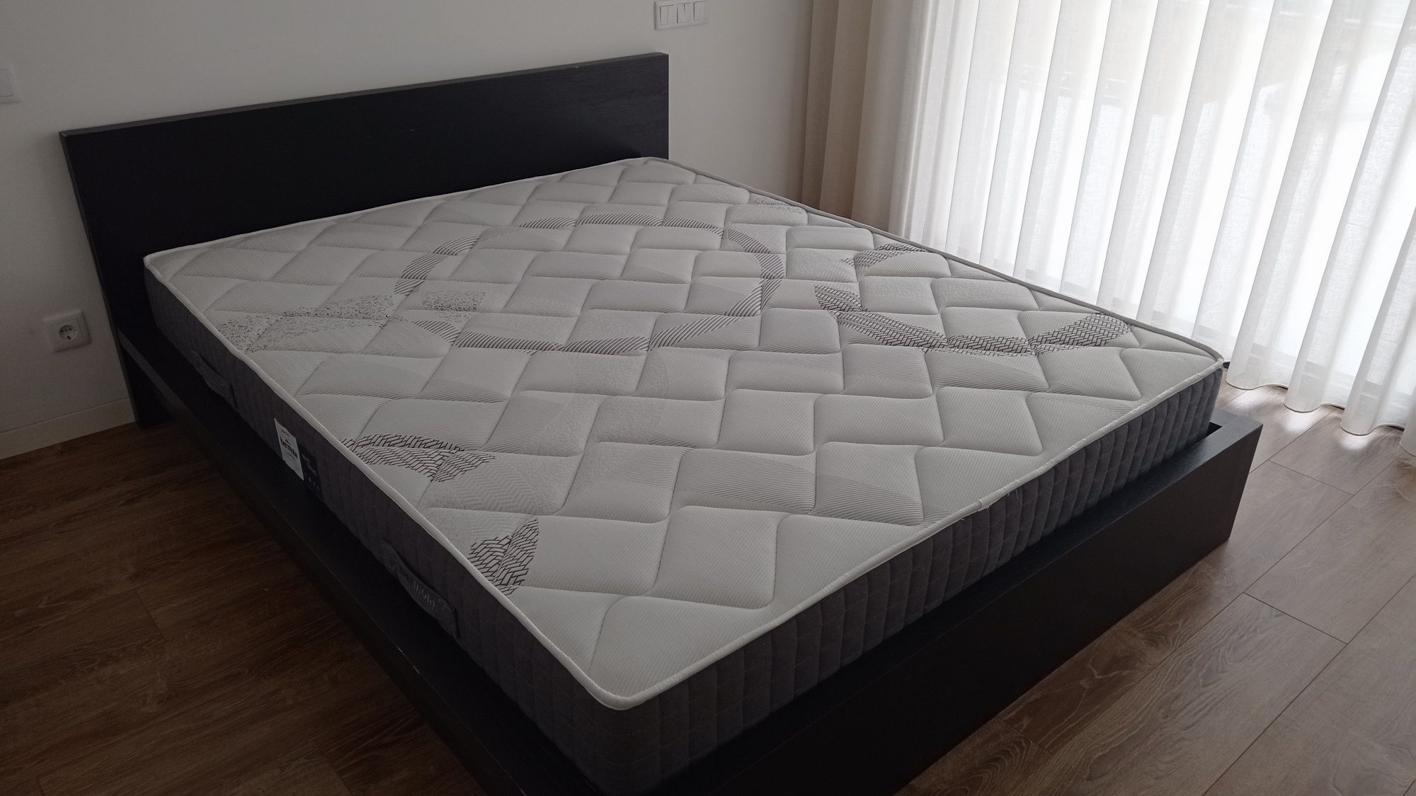 Cama casal com estrado 1, 60x2,00