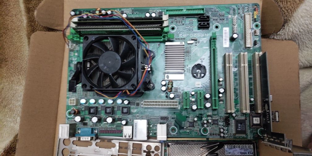 Продам сборку AMD Athlon 64x2 5600 + 6гб DDR2 + материнская плата