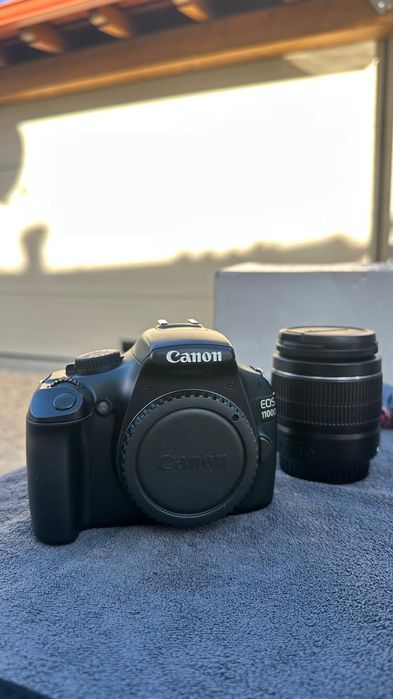 Canon EOS 1100D
Objetiva 18-55mm
Com alça e carregador

Entrego em mão