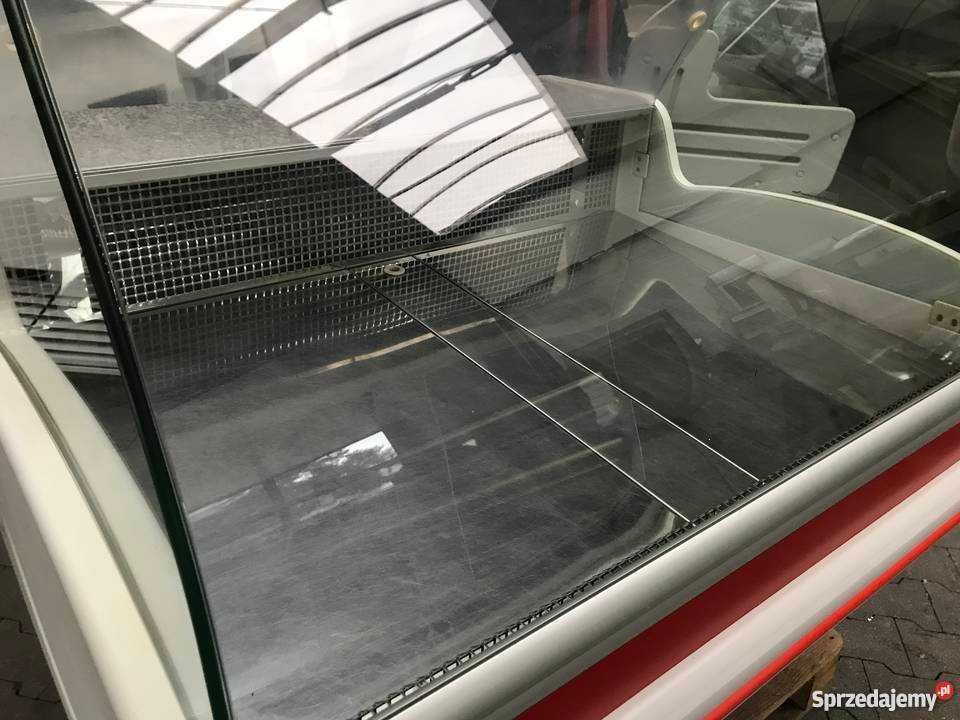 Lada witryna chłodnicza dł. 1,2 m. I inne urządzenia.