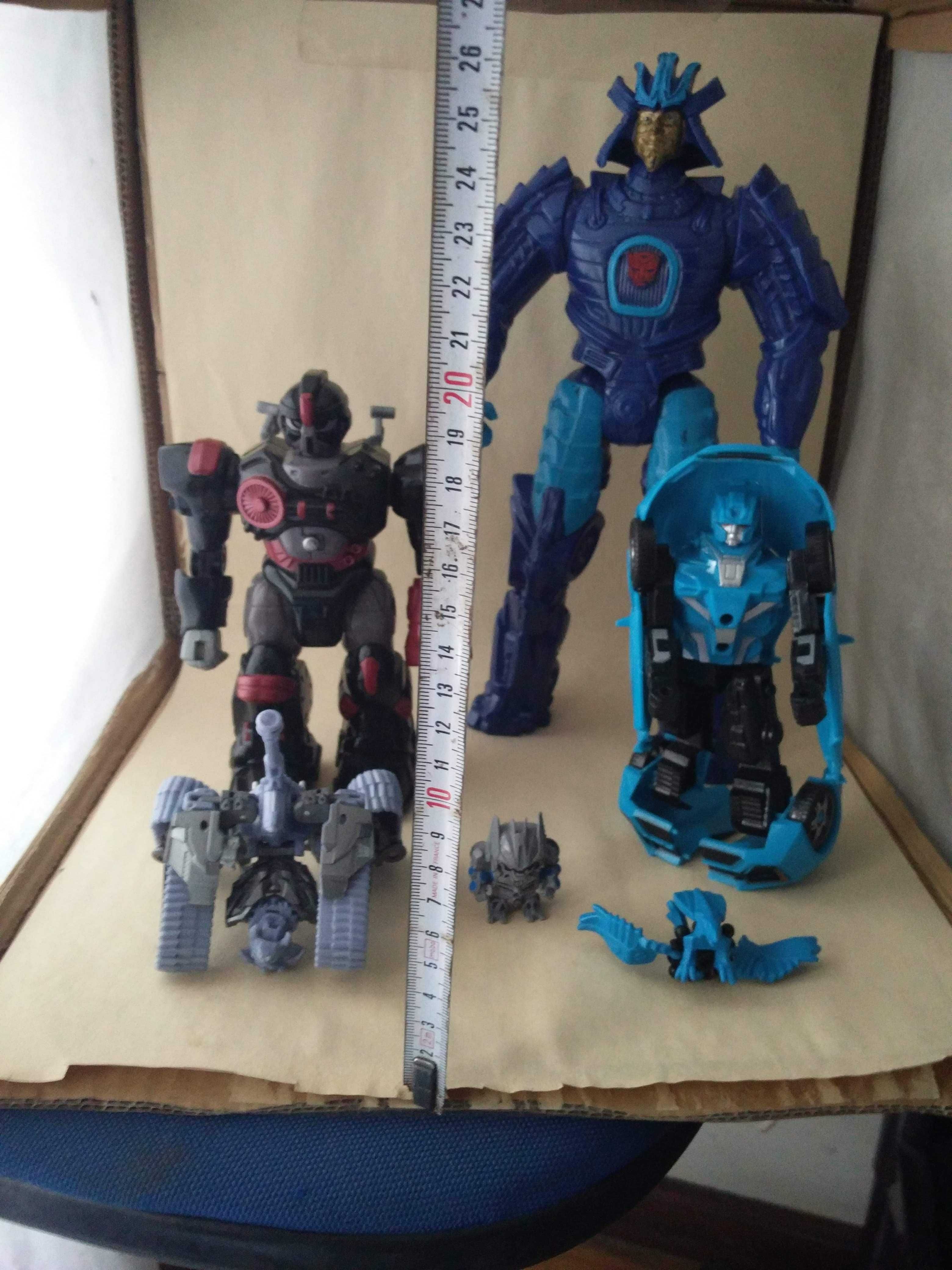 5 bonecos action figures dos Transformers