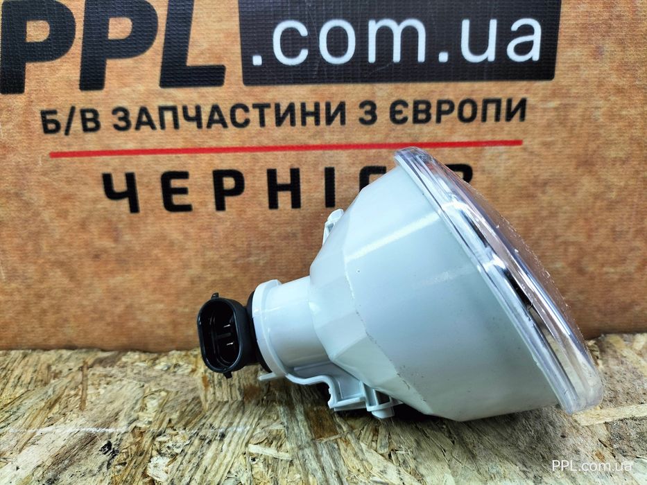 Toyota Yaris III 14-17 Auris II правая туманка фара противотуманная