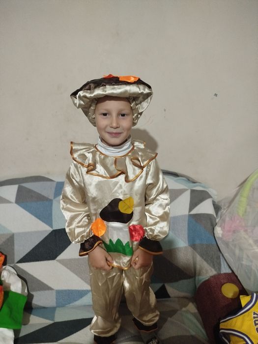 Дитячі святкові костюми