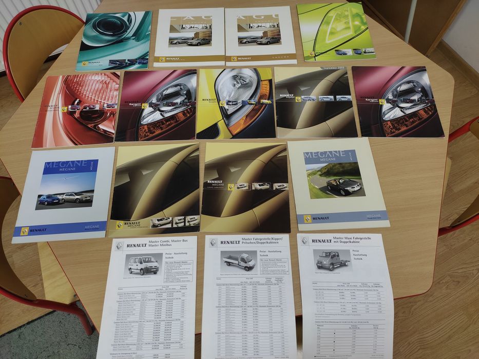 Prospekty samochodowe Renault 25 sztuk + gratis