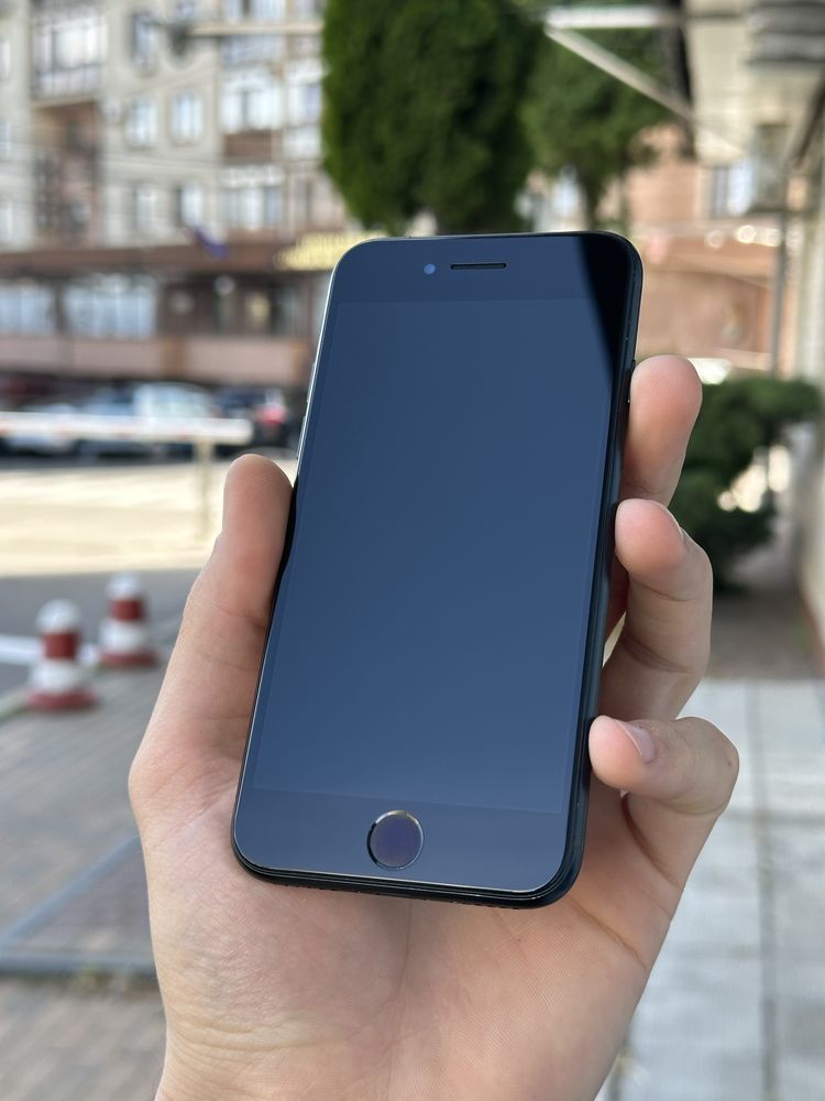 iPhone SE 3 2022 64GB Midnight Neverlock айфон се3 чорний