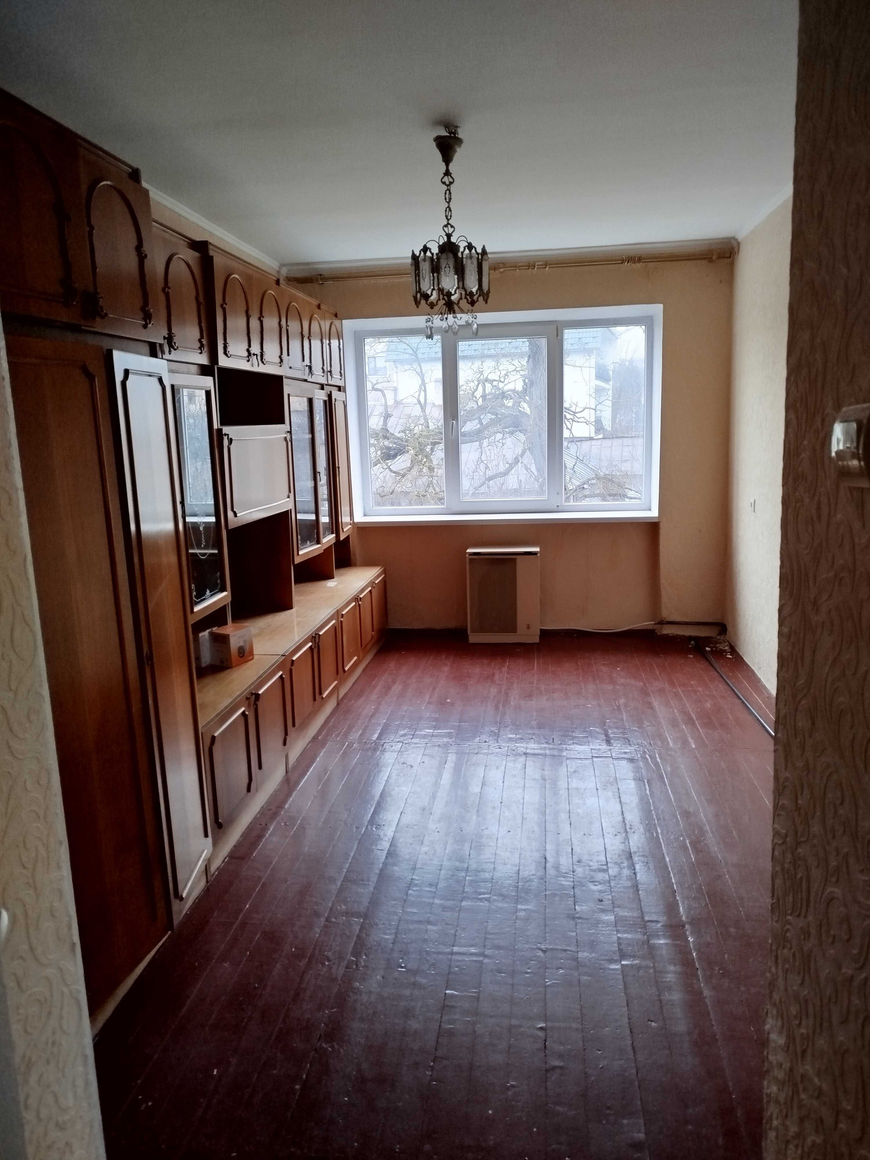 Продаж трикімнатної квартири по вул Незалежності 47