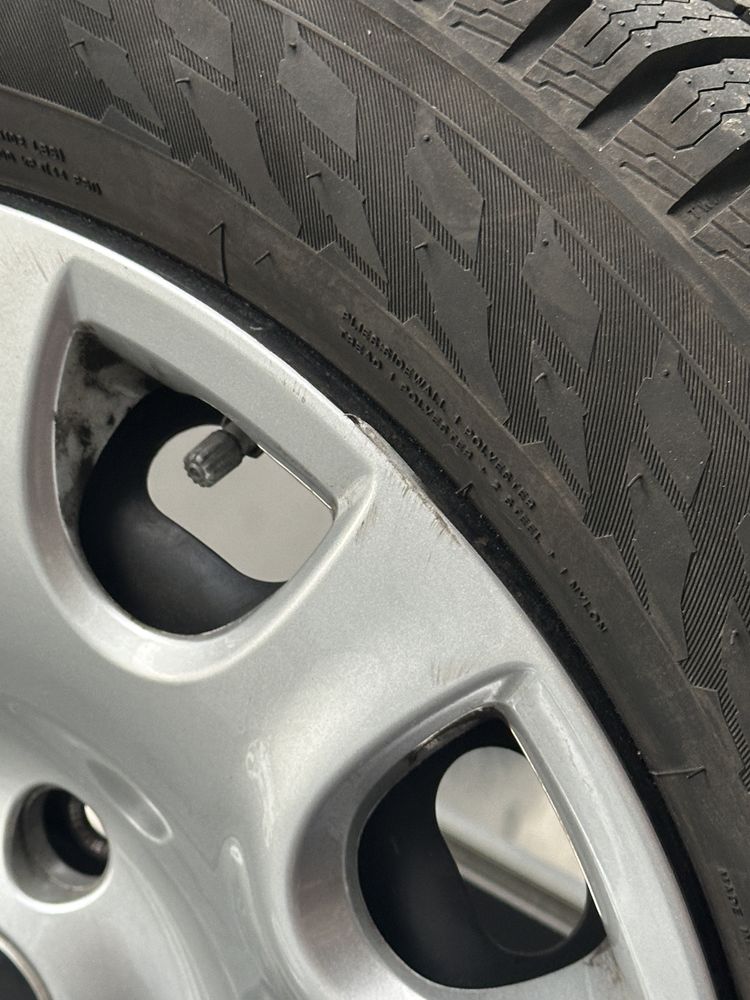 Komplet 4 kół zimowych z felgami stalowymi | 175/65 R15