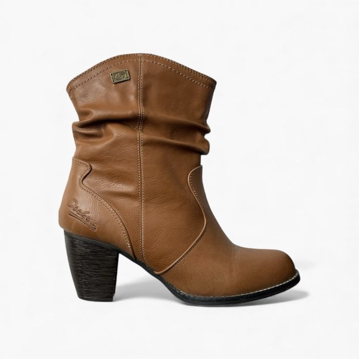 Жіночі шкіряні  чоботи козаки коричневого кольору dockers