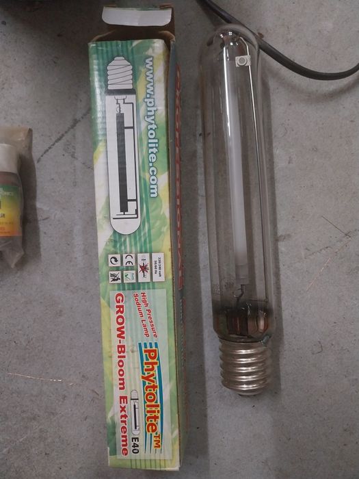 Estufa usada , extrator , luz e medidor de ph
