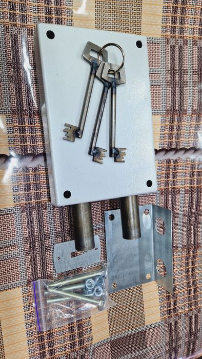 Новый.  Гаражный накладной замок!