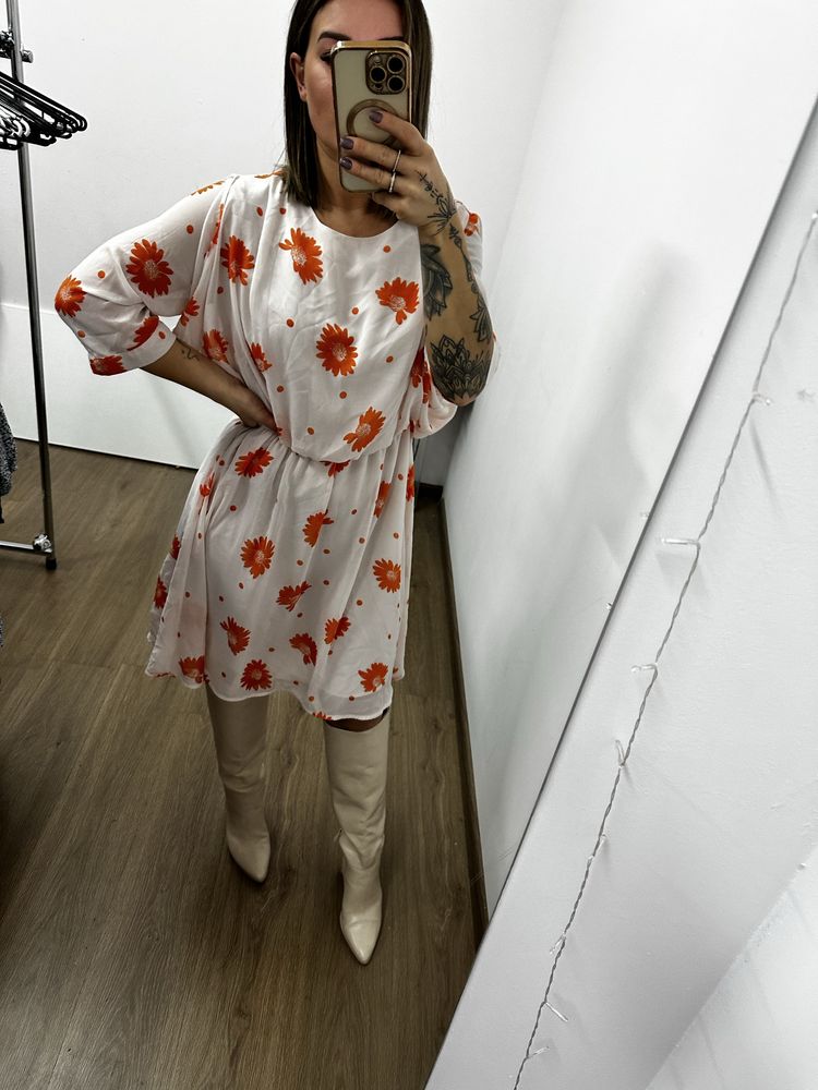 Sukienka w kwiaty selected femme
