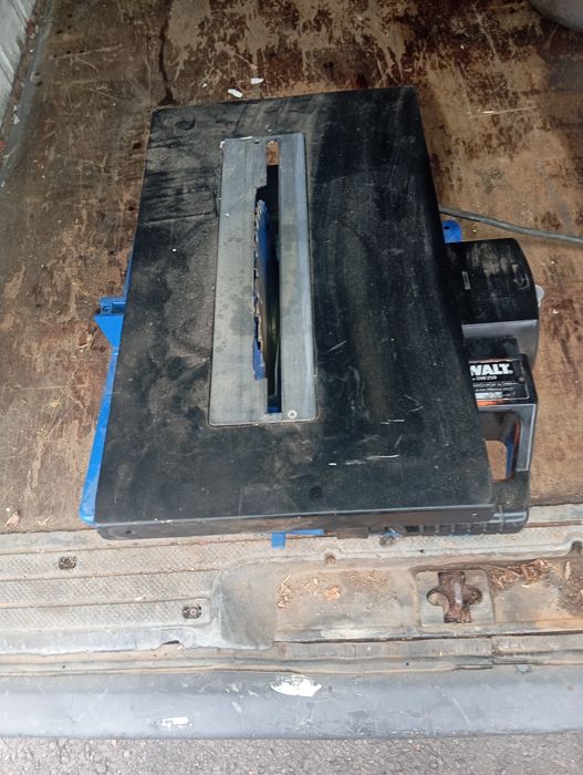 Máquina de cortar madeira DeWalt