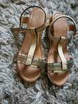 Sandałki delikatne na delikatnym koturnie obcasie ideal shoes