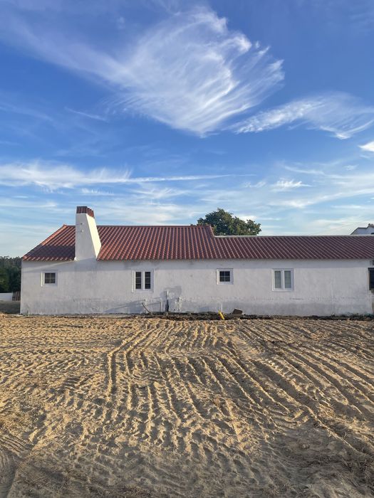 Vendo pequena quintinha parcialmemte remodelada