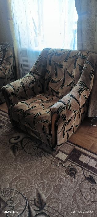 Крісла у вітальню