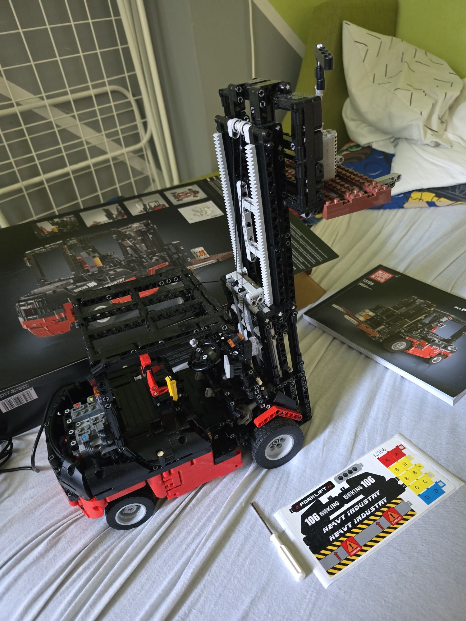 Mould King Technic wózek widłowy widlak jak Lego 13106 Forklift