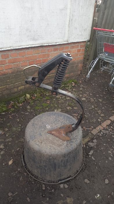 Культиваторна стійка в зборі Джон Дір