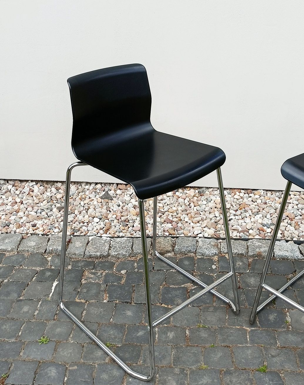 Hokery krzesła stołki barowe Ikea Glenn czarne minimalistyczne chrom