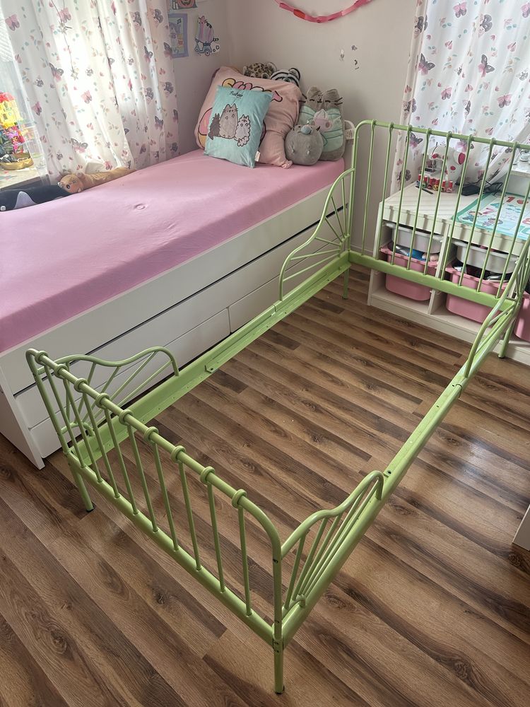 Łóżko o regulowanej długości Ikea MINNEN ze stelażem zielone 80x200 cm