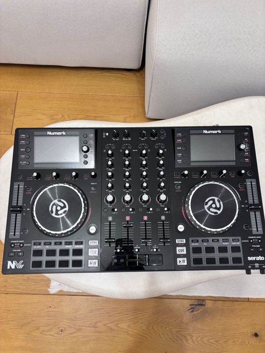 NUMARK NVII - Kontroler USB dla DJ'a