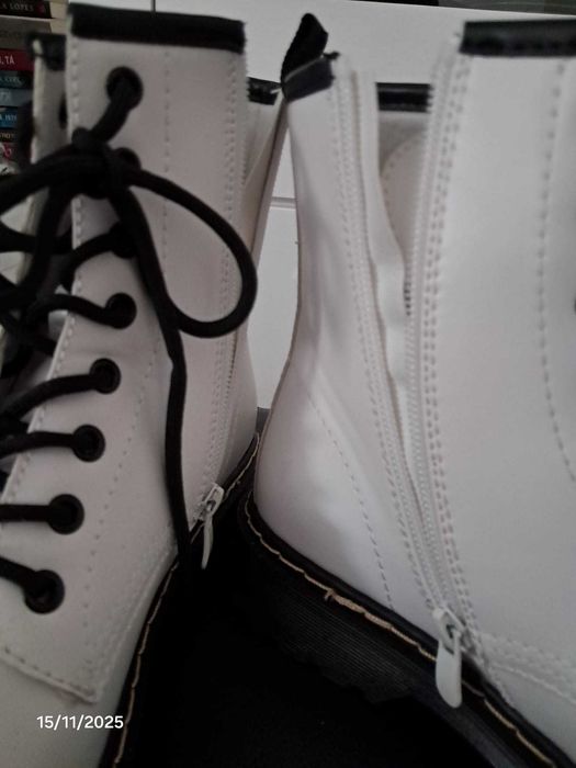 Vendo Botas Brancas tipo tropa - Tamanho 41