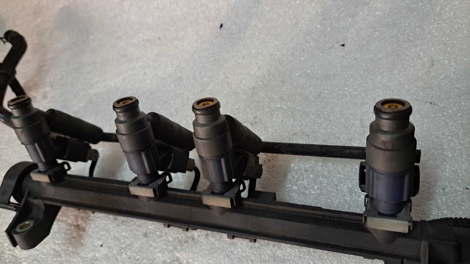 Listwa wtryskowa wtryski Volkswagen Bora Golf IV 2.0 AQY