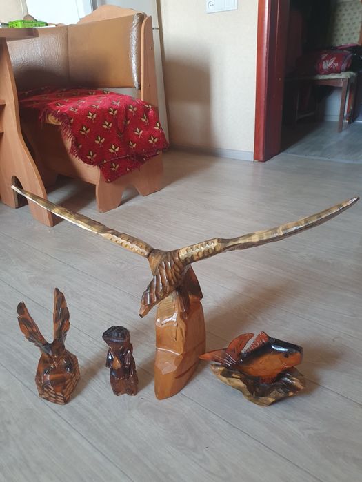 Деревянные статуэтки.