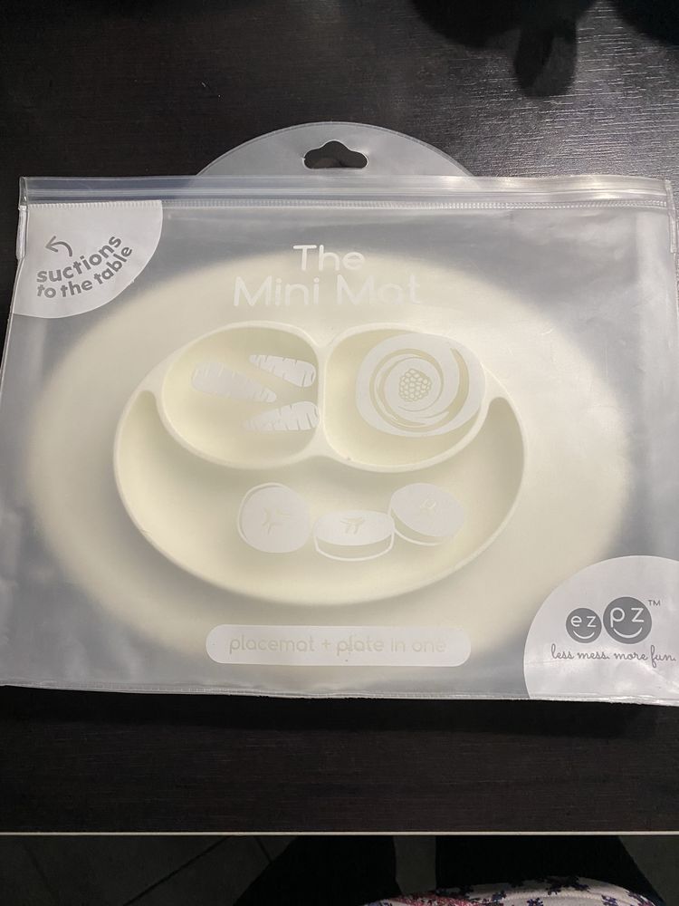Silikonowy talerz EZPZ mini mat z podkładką