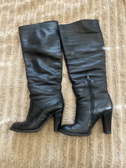 Шкіряні чоботи на каблуку