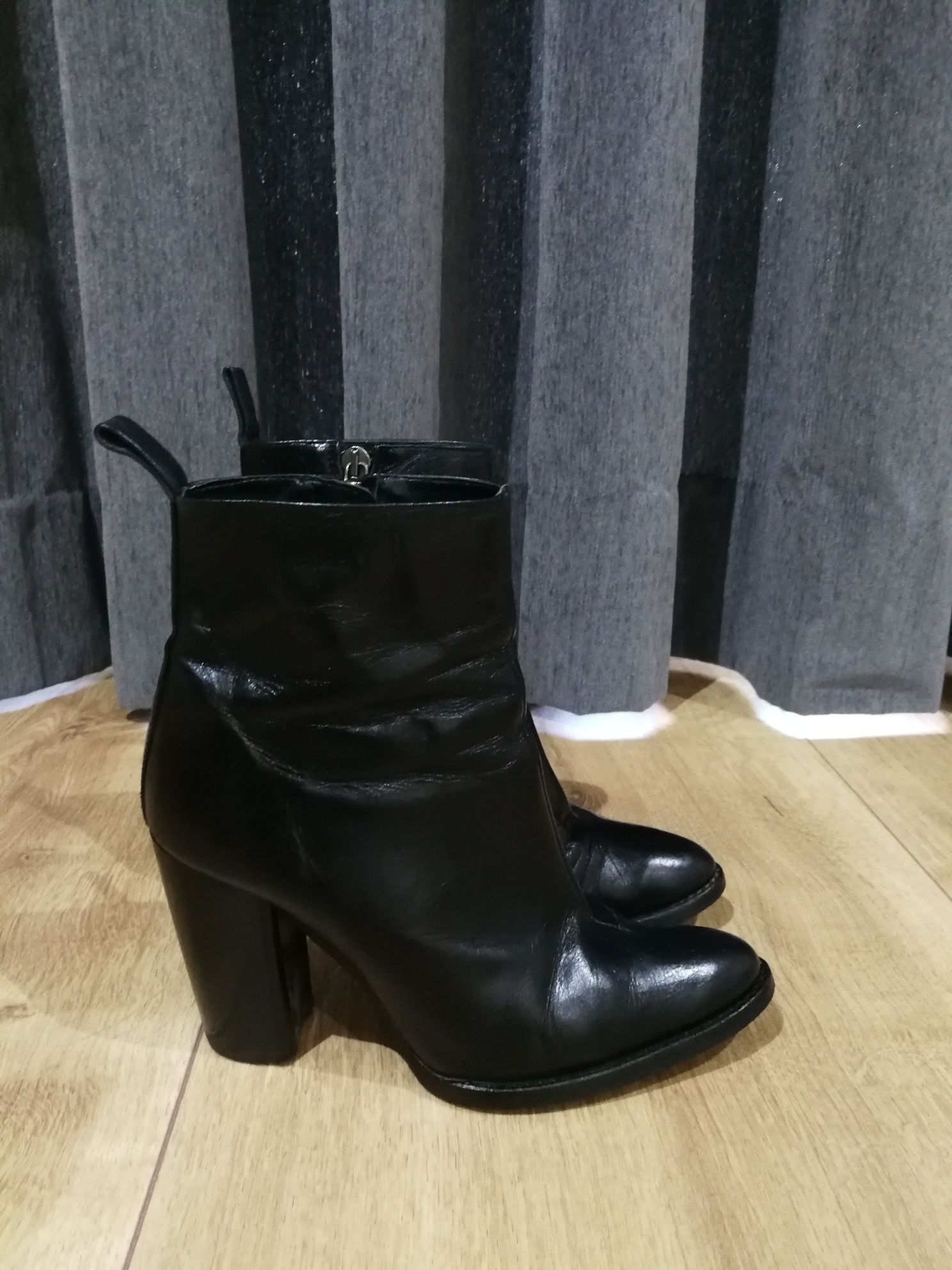 Botins em pele Zara