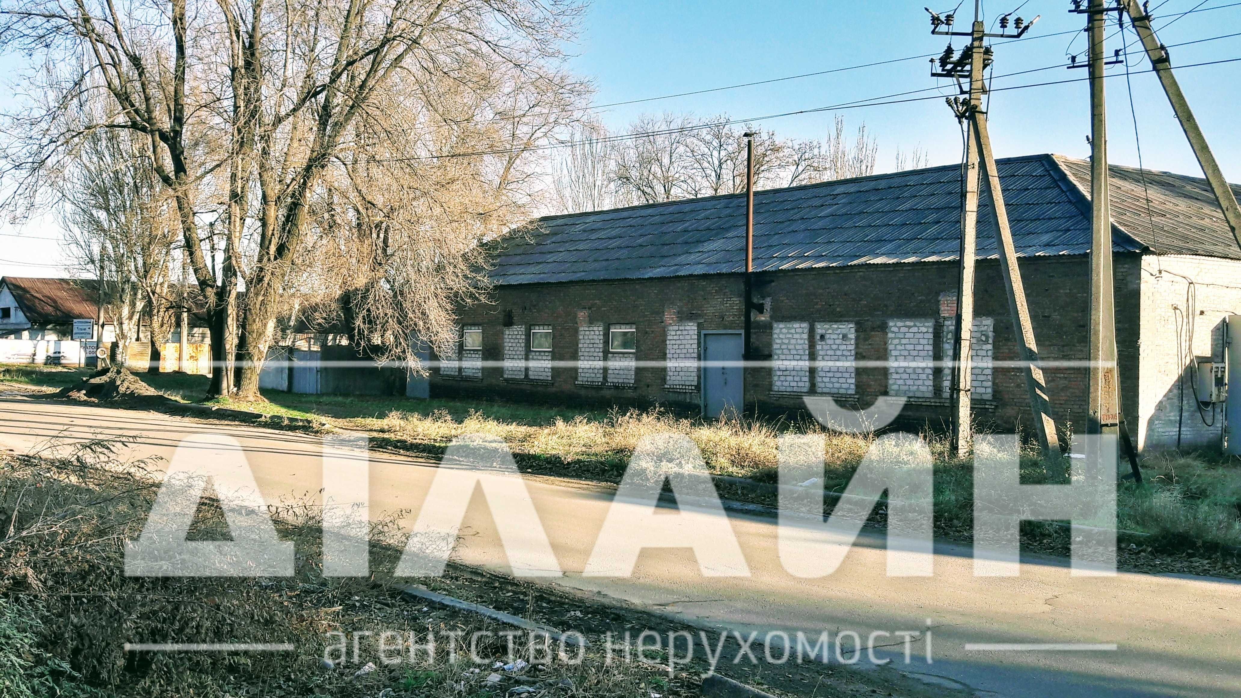 Виробнича будівля у промзоні, район ДСС.