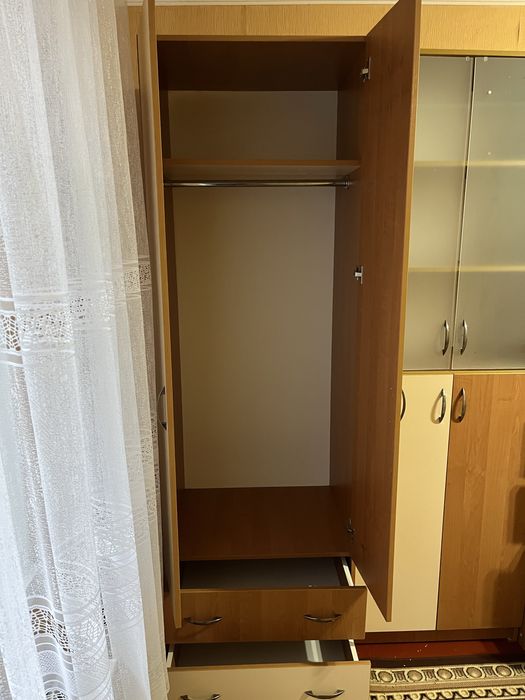 Меблева стінка в кімнату