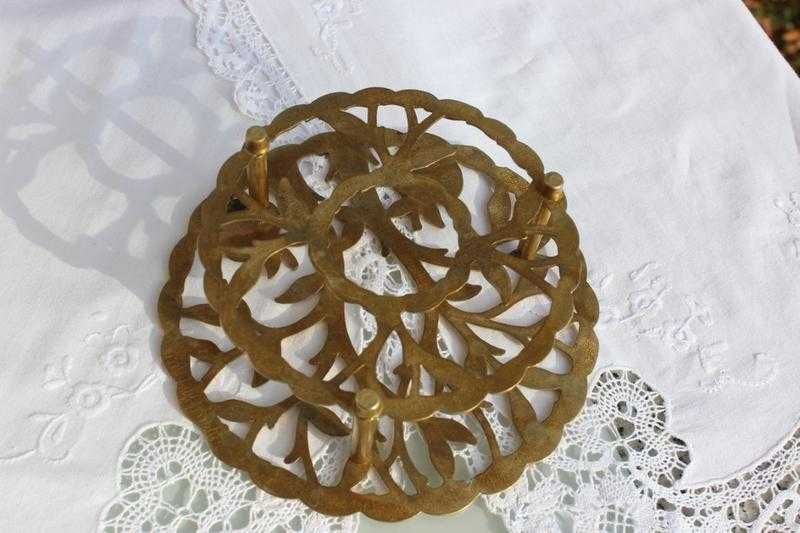 Золотиста підставка