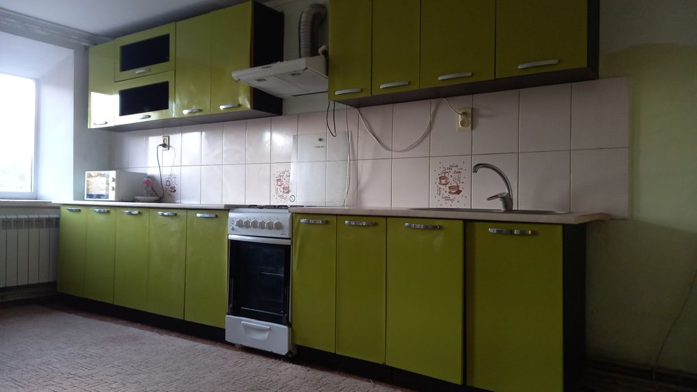 Кухня з витяжкою