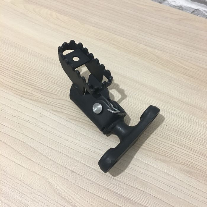 Подножка водительская Geon X-Road 250 передняя левая с кронштейном