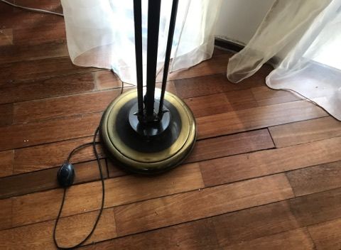 Stylowa lampa stojąca, oraz kinkiet do kompletu.