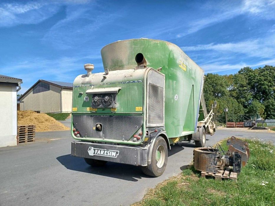 Wóz paszowy Faresin PF 2.33 Plus paszowóz