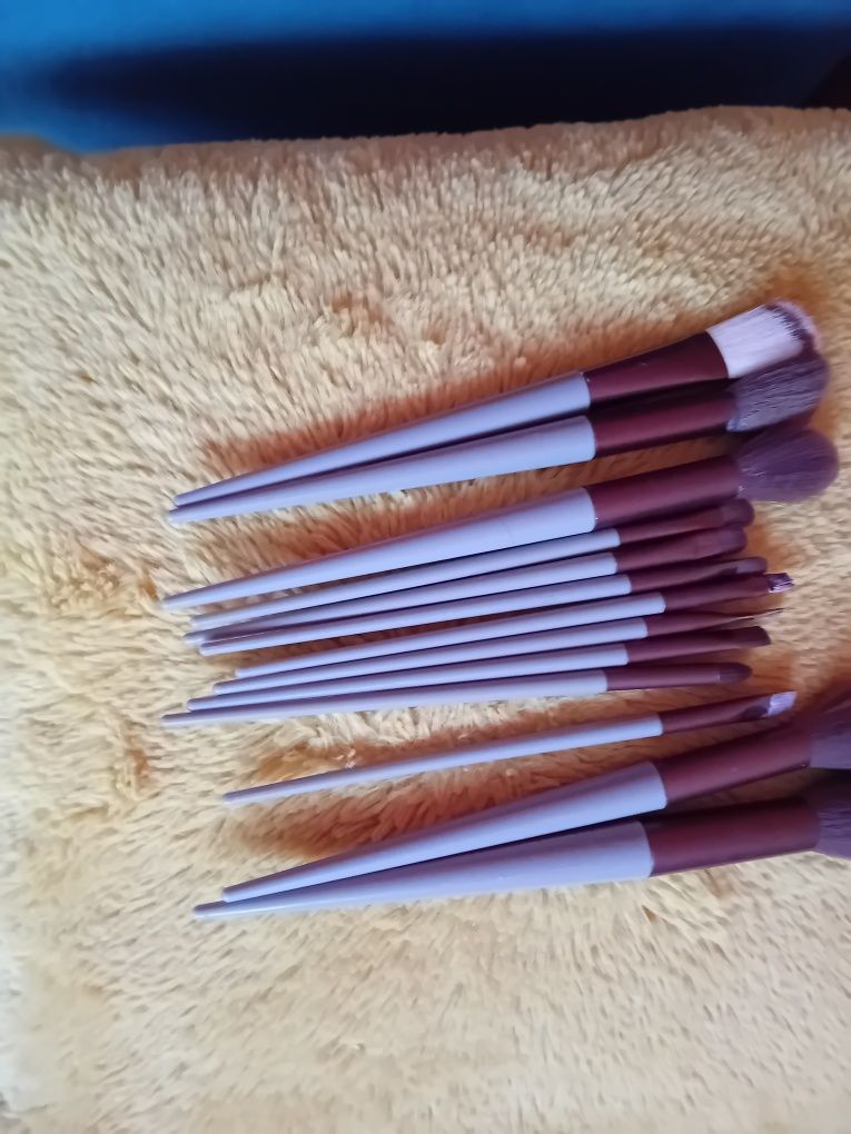Nowe pędzle do makijażu 13 szt