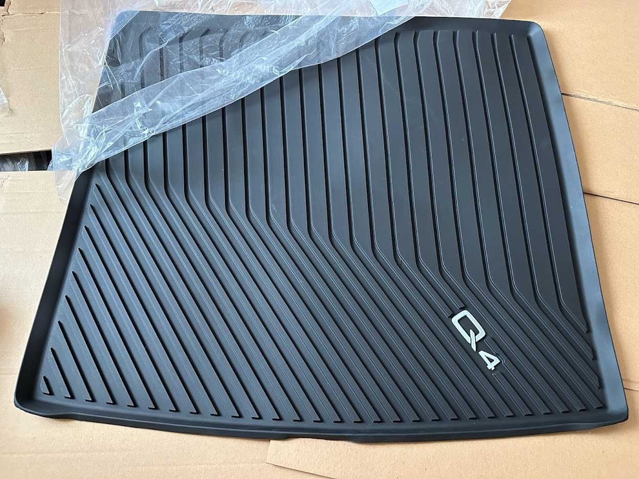 Коврик в багажник Audi Q3 Q5 Q6 Q7 Q8 A8 A7 A6 A5 A4 e-tron Оригінал