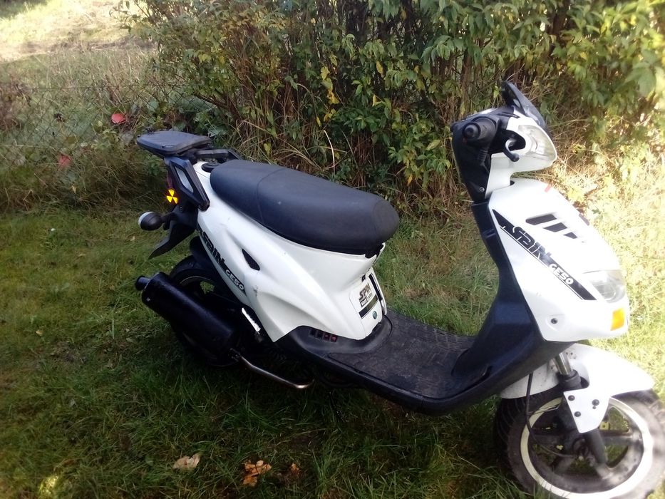 Cpi Explorer spin Silnik 2t sprzedam skuter na części koła 12