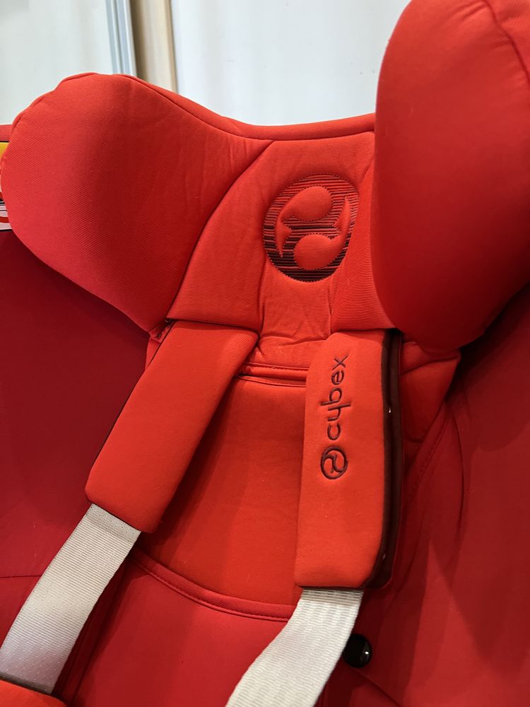 Продам автокрісло Cybex Sirona M2 i-Size Red