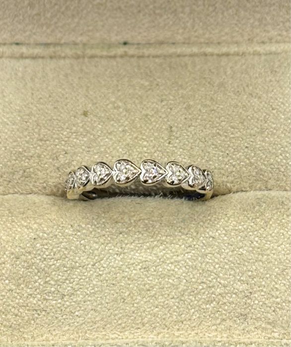 Złoty pierścionek z diamentami